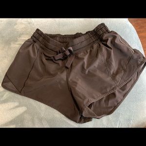 Lululemon Hotty Hot Shorts 2.5